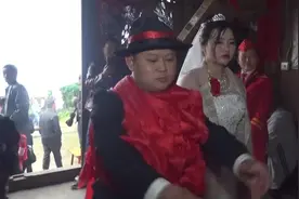 湖南农村拜堂风俗，新娘有点微胖，估计一下有30岁了视频封面