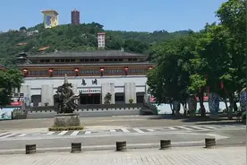 丰都鬼城旧名酆都鬼城，在外面看已经是满满的现代建筑了视频封面