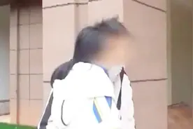 女子被困电梯21小时，使用应急通话求救，对方以为她开玩笑竟忽略视频封面