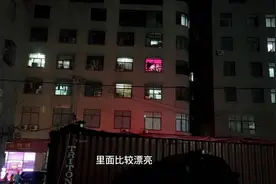 小伙无意发现，出租屋为何是红色灯光，百思不得其解