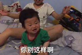 哥哥第一次尝试，给小妹妹泡奶粉，小妹妹急哭了视频封面