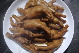 想吃卤鸡爪不用出去买了，自己做的又香又好吃，祖传秘方教程。视频封面