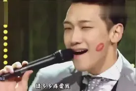 Rain现场跳《La Song》PK陈伟霆, 嗨爆了, 脸上的口红印超吸睛