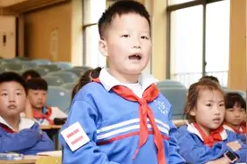 学生歪改古诗气疯老师，你这脑子里除了吃的还有啥？笑坏我了视频封面