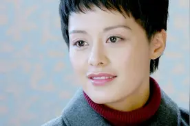 美女军官突然请小伙吃饭，小伙高兴坏了，没想到竟是鸿门宴视频封面
