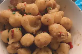 土豆加面粉一起蒸来吃，今天教你们这样做来吃天天都吃不腻的美味