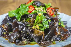 饭店的凉拌黑木耳都这样做，厨师长详解如何调汁，爽脆开胃很实用视频封面