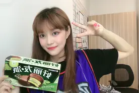 美女主播带你解锁『好丽友派』新吃法！网友直呼内行！视频封面