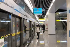 重庆西站终于通地铁了！5号线和环线，同站台换乘太方便了