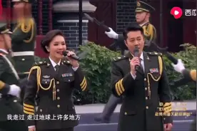 蔡国庆 王莹献唱《祖国万岁》一身军装英姿飒爽，祝福祖国视频封面