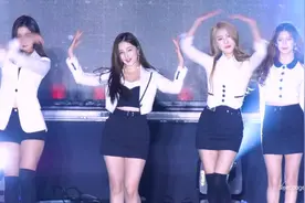 韩国女团momoland成员Nancy现场热舞，甜美可爱的表演让人开心视频封面