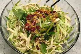 凉拌豆片好不好吃料汁是关键，记住这个技巧，清凉爽口不油腻，赞视频封面