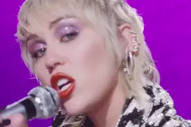 麦莉塞勒斯《午夜的天空》