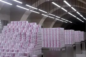 就算是首富，也不一定亲眼看过10亿现金到底占多大空间视频封面