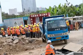 内墙打磨8毛钱一个平方，能干吗？视频封面