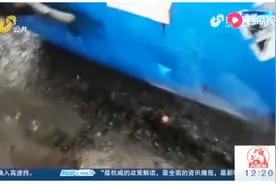惊险！半挂车司机高速听到一巨响，车上8桶危化品突跌落，毒气泄漏视频封面
