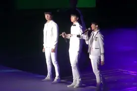 TFBOYS《剩下的盛夏》现场，三小只未来可期！视频封面