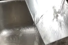 沾满波罗蜜粘液的刀如何清洗？只需一步，清水一冲干净如新