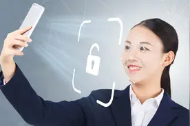 用微信对着自己拍照，就能识别出自己像哪个明星，这个厉害了