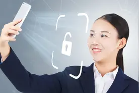 用微信对着自己拍照，就能识别出自己像哪个明星，这个厉害了