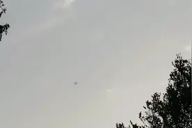 近期，天空频繁出现低空飞行的飞机，震耳欲聋，这是在干嘛呢？视频封面