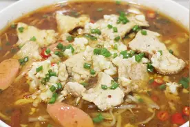 大厨教你水煮肉片的做法，肉片滑嫩，步骤讲解清晰，很适合家庭做