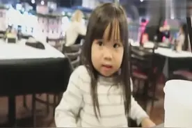 美国家庭收养中国小女孩！如今生活幸福被宠成小公主！