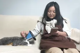 听说猫咪绝育后第三、四天会呕吐？我家这小吃货的表现让人安心。视频封面