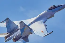 阴雨天中实战起飞，中国空军苏-35部队新年开训视频封面