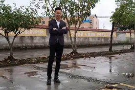 帅气教练带学员练车，倒库几天了还左右不分，男生领悟也这么差吗视频封面