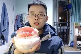 EMS快递了半个月才到的红心柚！小伙开箱吃了有事吗？视频封面