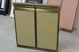 带框晶钢门拆卸技巧