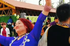 新疆维吾尔族双人舞美女帅哥跳的太有激情了视频封面