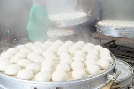 保存馒头有秘诀，跟馒头房老板偷学几招，馒头像刚出锅一样好吃