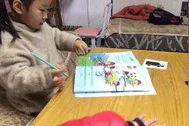 都说发育迟缓的宝宝不爱粘人，为什么我家的不一样呢！天天走哪跟