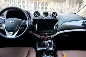 小伙自己改装汽车内饰，贴上了碳纤维膜，小成本大效果，比亚迪s7视频封面