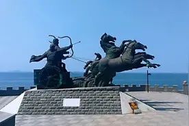 山东烟台养马岛，海水清澈，天空湛蓝，来了不想走