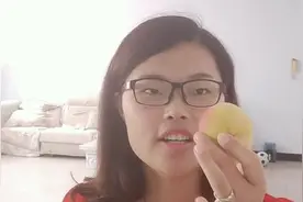 今天又是轻断食的一天吃个桃子吧！顺便和大家伙聊聊我减肥的故事