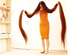 身高1.64米头发长2.3米的美女，20年没剪发，每隔半月洗一次头视频封面