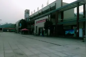 看看高速路上的四星级服务区到底有啥不一样？视频封面
