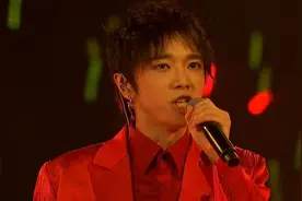 华晨宇演唱会，嗨唱《烟火里的尘埃》，高音太震撼视频封面