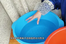 17年洗衣师洗白色羽绒服用一种水可以让白色羽绒洗后和新的一样白视频封面