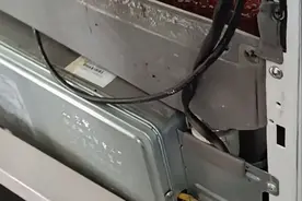 美的柜机空调漏水。新手很聪明，用的这个办法真不错