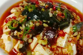 内酯豆腐只需简单两步操作，鲜嫩可口酸辣开胃，下酒绝配！