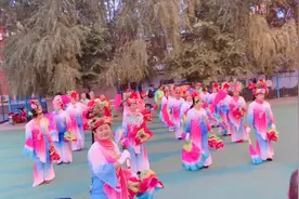 是不是全国各地的广场舞都一样啊，让你们看看我们这的