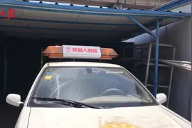 你最苦恼的科目二机器人来教！武汉智能教练车，前方遇障碍能秒停视频封面