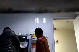 大姐在医院照顾老人，提壶开水要走过整个走廊，需要10分钟，好远视频封面