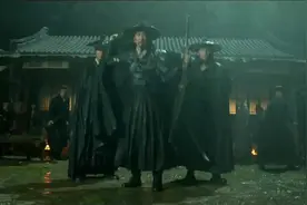 当他们脱掉披风,看到飞鱼服,旁边的士兵都惧怕视频封面