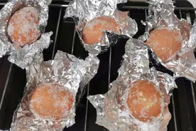 亲自测试烤箱烤鸡蛋 不会爆而且咸香入味 比水煮鸡蛋更好吃视频封面