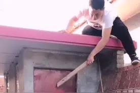 不让美女上厕所视频封面
